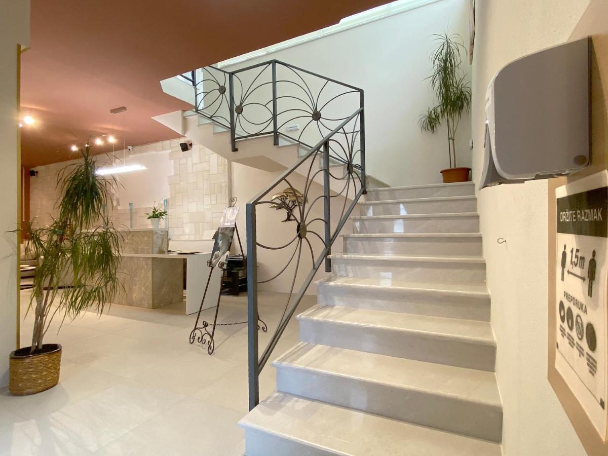 Shangri La Mansion Mostar Buitenkant foto