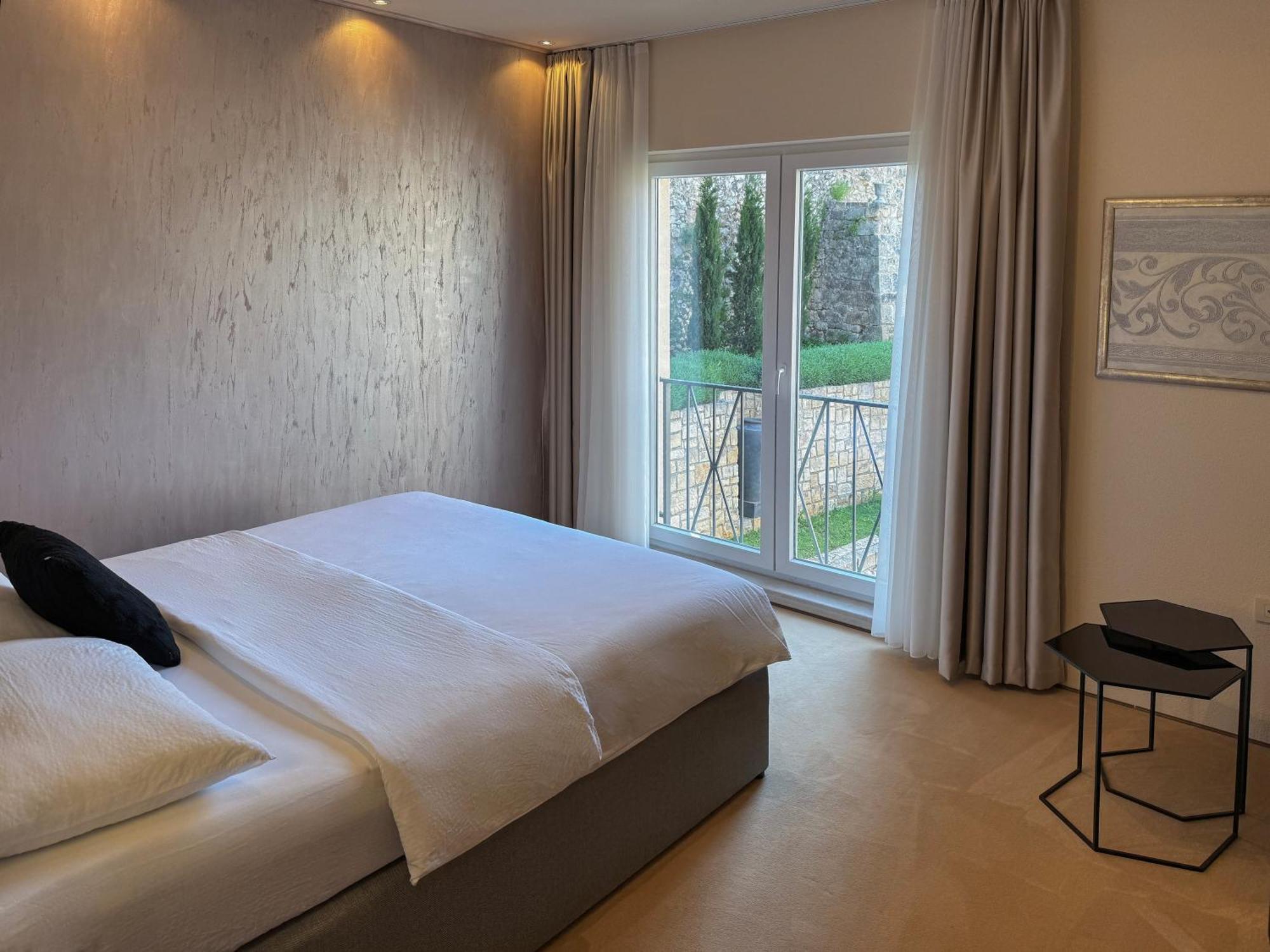 Shangri La Mansion Mostar Buitenkant foto