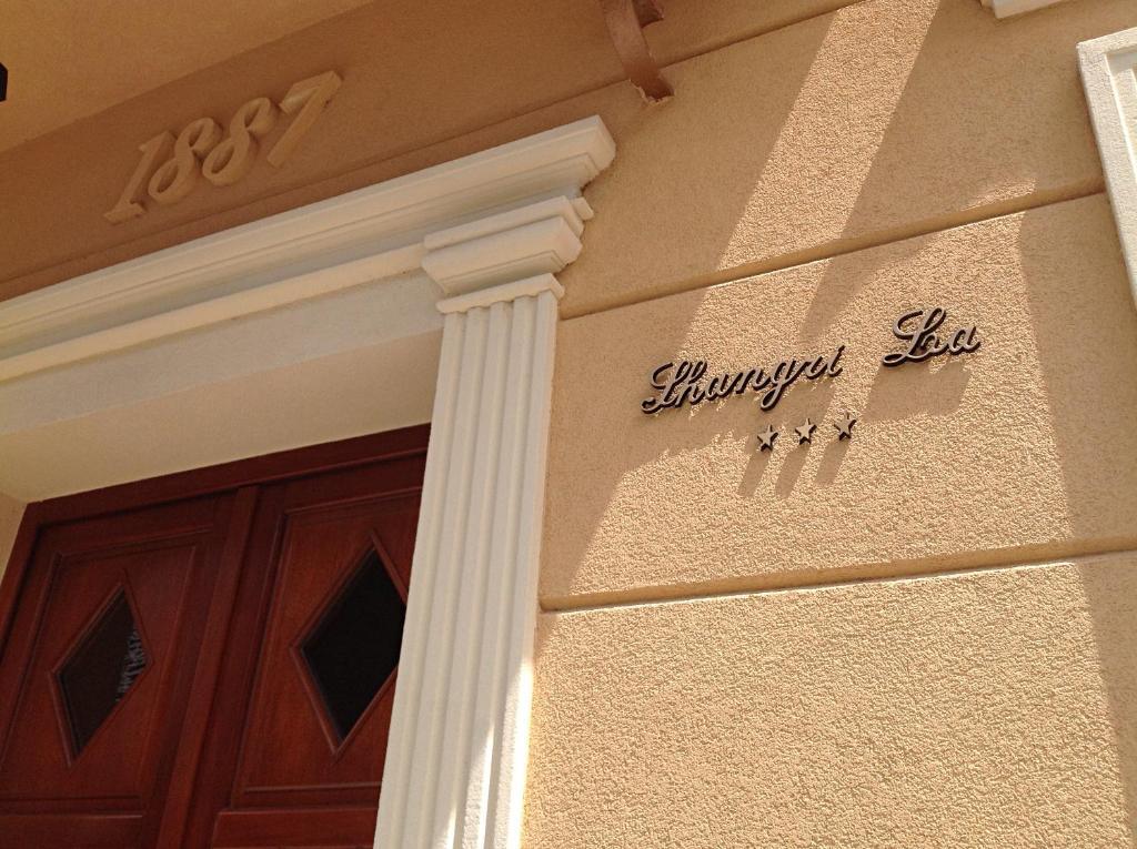 Shangri La Mansion Mostar Buitenkant foto