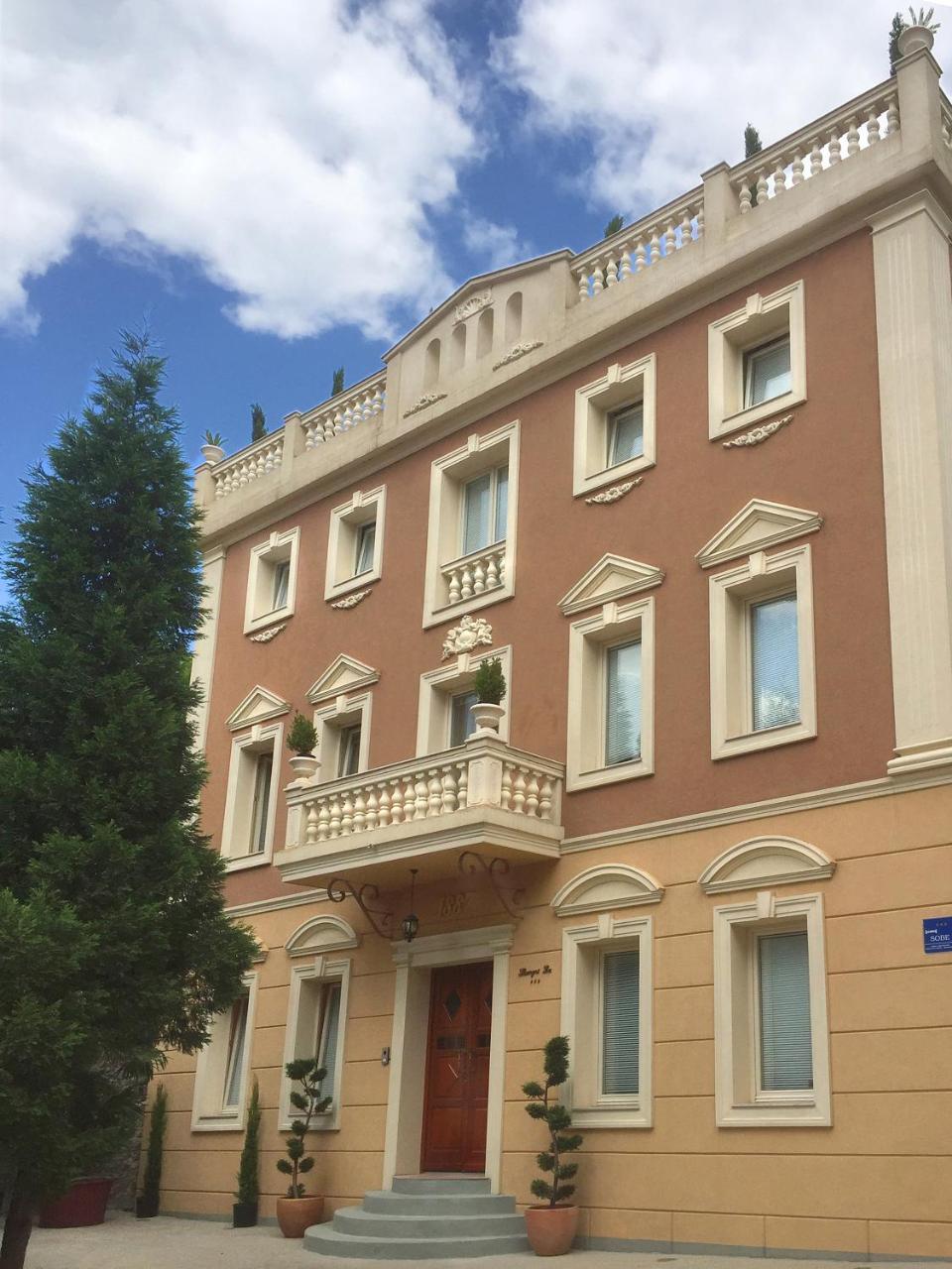 Shangri La Mansion Mostar Buitenkant foto